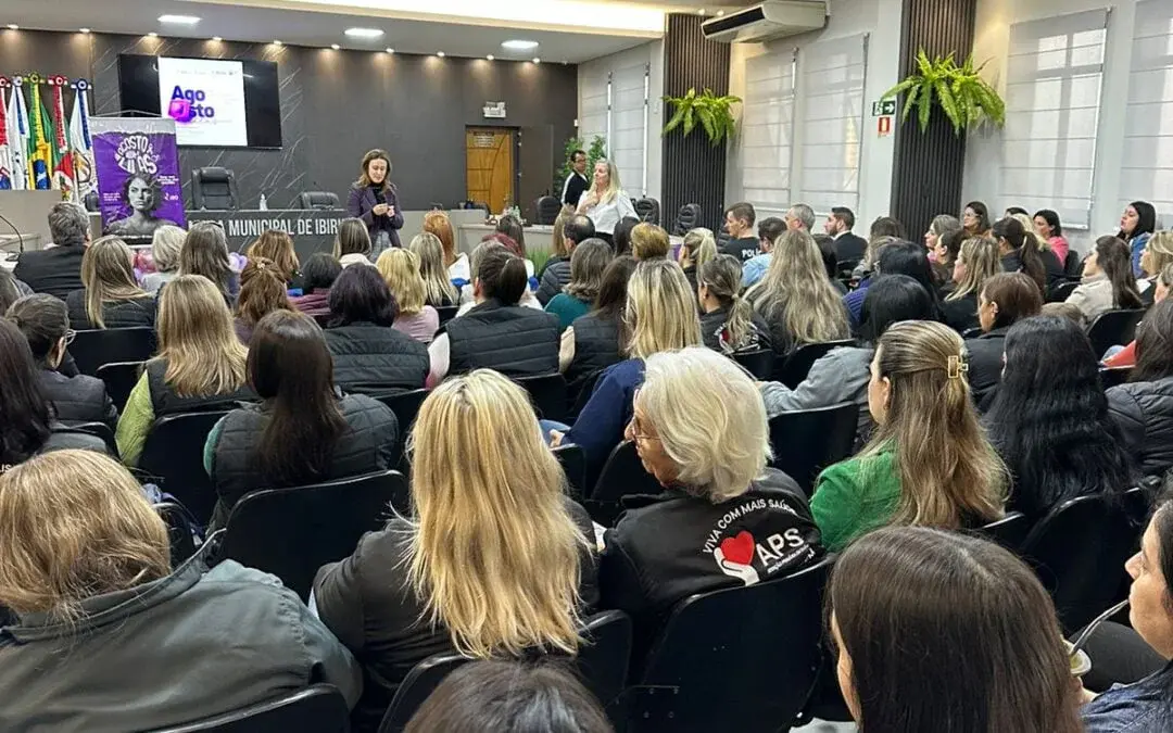 Câmara de Vereadores lotada:  Comunidade prestigiou o lançamento oficial da Campanha Agosto Lilás
