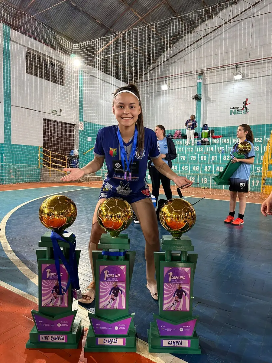 Mellany dos Santos desponta no universo do Futsal: Uma Promessa em Ascensão