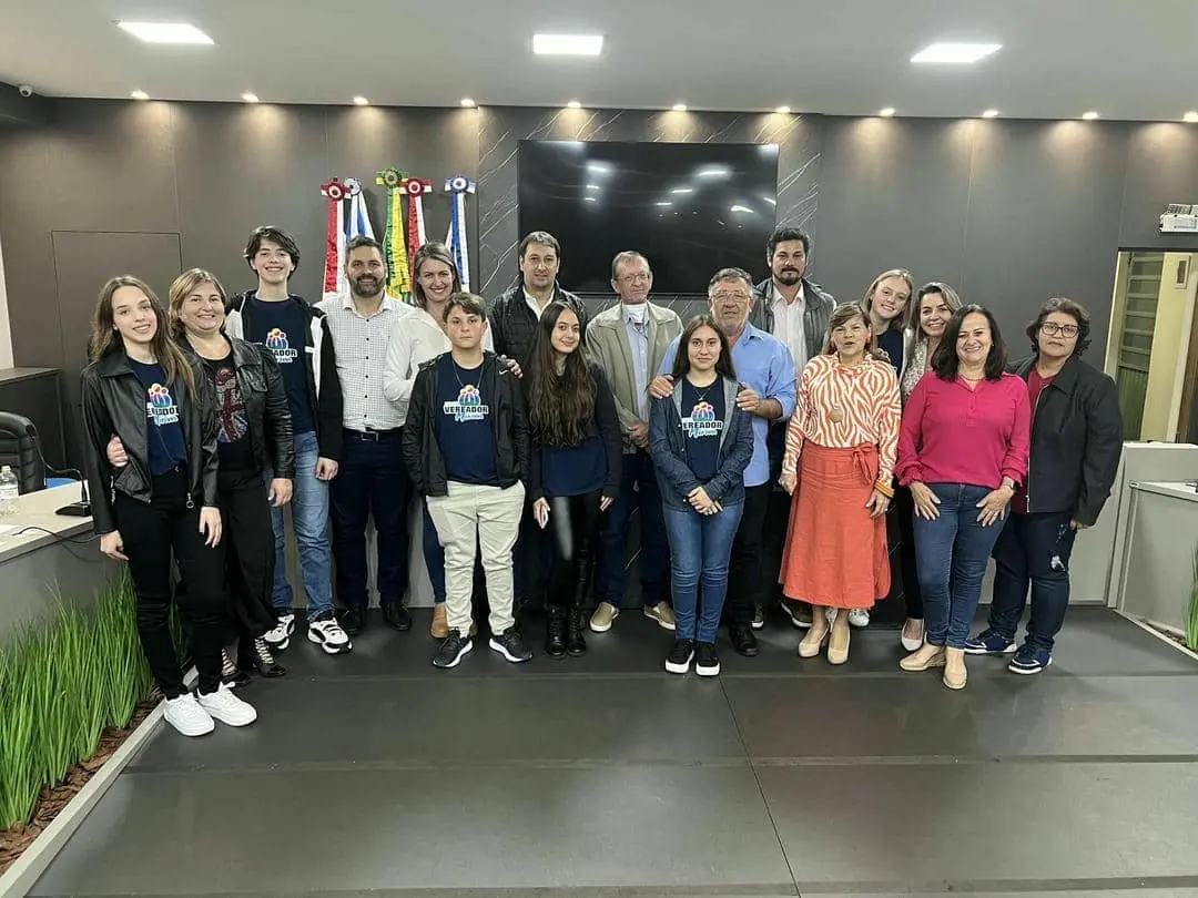 Vereadores Mirins acompanham Sessão Ordinária para adquirir experiência nas suas futuras atuações