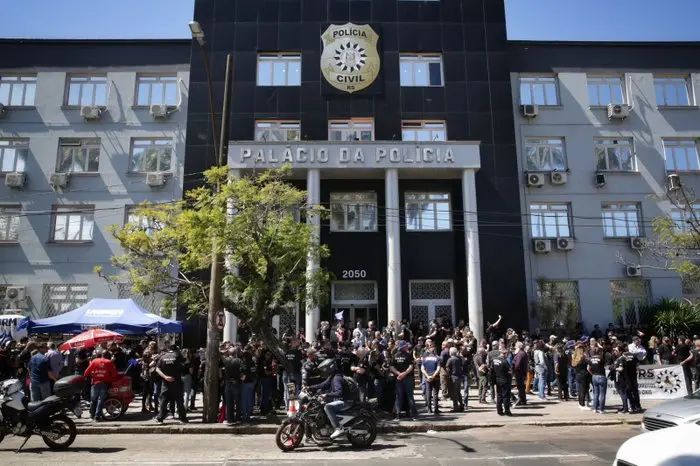 Delegados do Rio Grande do Sul retomam silêncio à imprensa em protesto por reajuste salarial