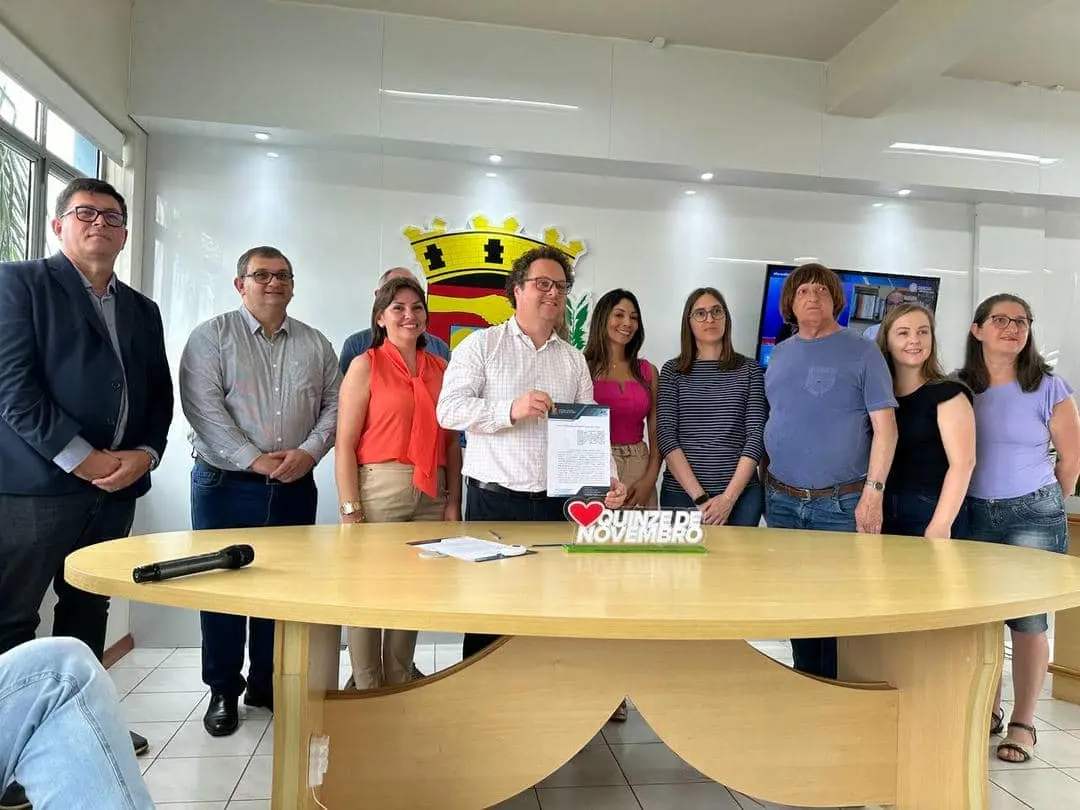 Prefeitura Municipal de Quinze de Novembro Assina Diversos Convênios e Anuncia Importantes Projetos durante Café com a Imprensa