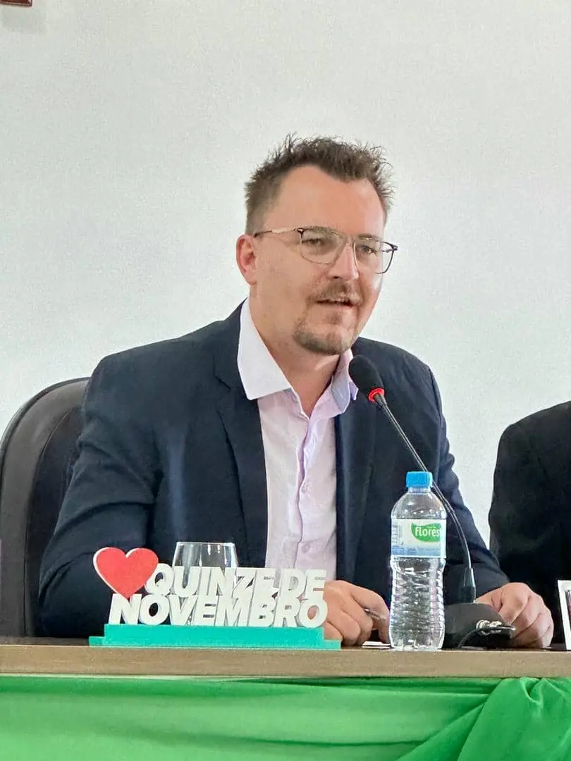 Posse da Nova Mesa Diretora da Câmara Municipal de Quinze de Novembro: Tiago Spielmann Assume a Presidência com Apoio Unânime