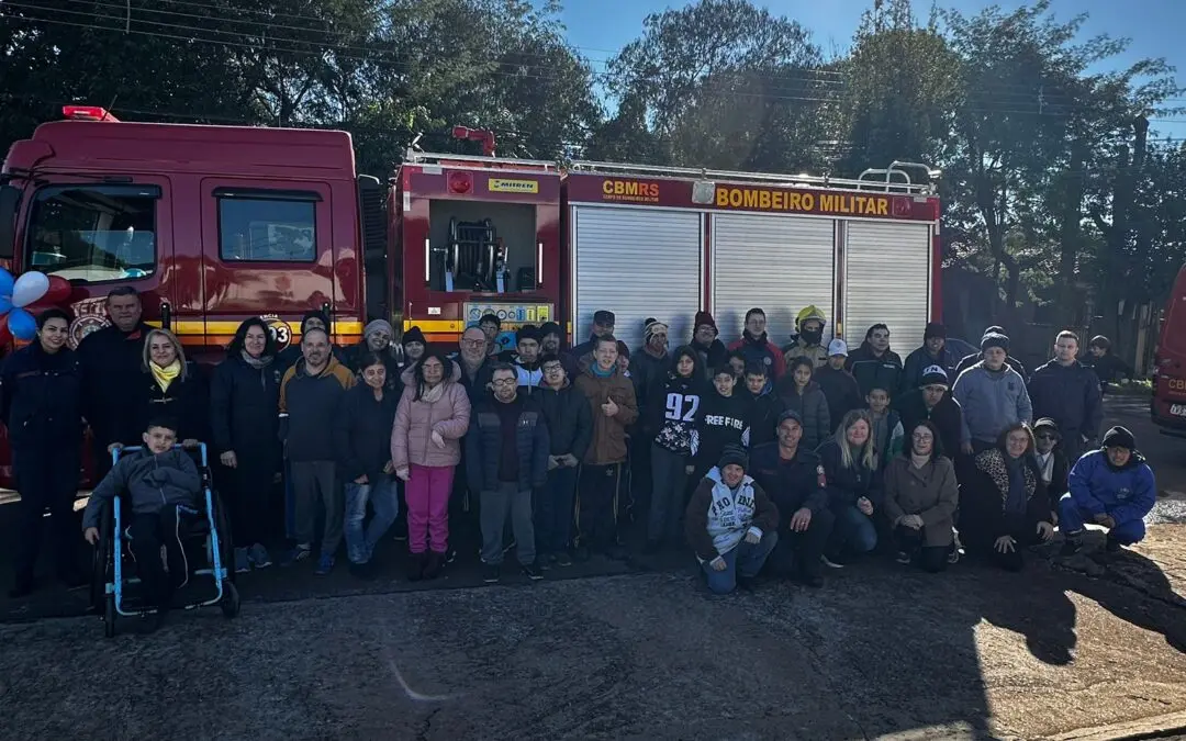 Bombeiros realizam ação educativa na APAE durante Semana da Prevenção