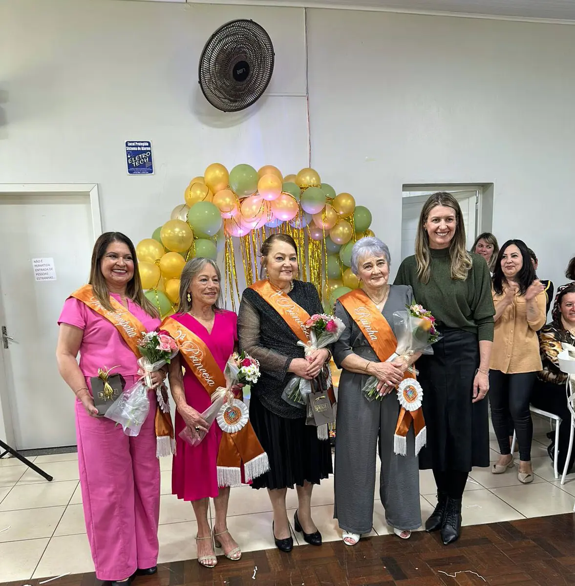 Na tarde de hoje, Ibirubá escolheu a nova corte de soberanas da Terceira Idade do Grupo Tesouros do Tempo  