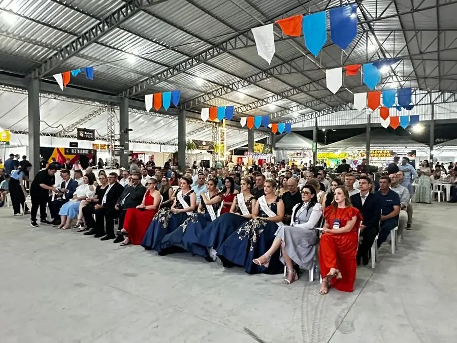 Casa lotada marca a abertura oficial da 17ª ExpoQuinze