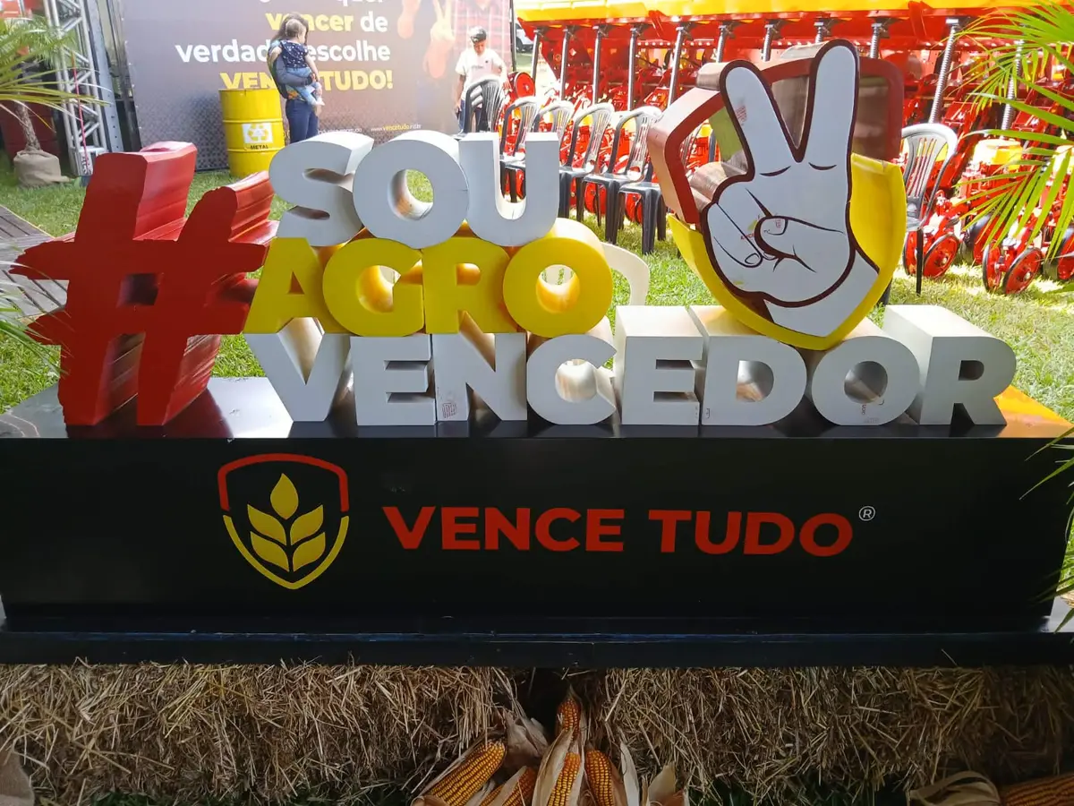 Show Agro Vence Tudo 2026 movimenta Ibirubá com máquinas em ação, tecnologia e encontro de influenciadores do Farming Simulator