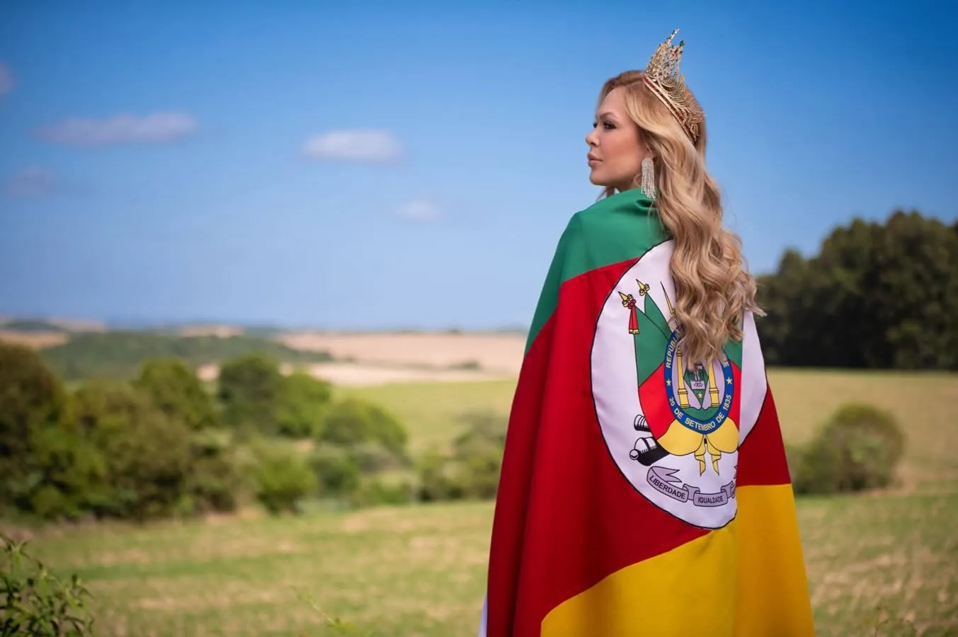 Ex-prenda de CTG e Miss Universe Rio Grande do Sul entra na reta final para representar o Estado no concurso nacional