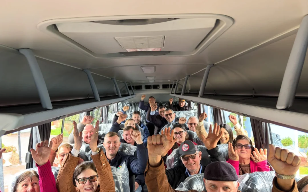 Quinze de Novembro entrega novo ônibus de R$ 648,8 mil e amplia atendimento social com mais acessibilidade e qualidade de vida
