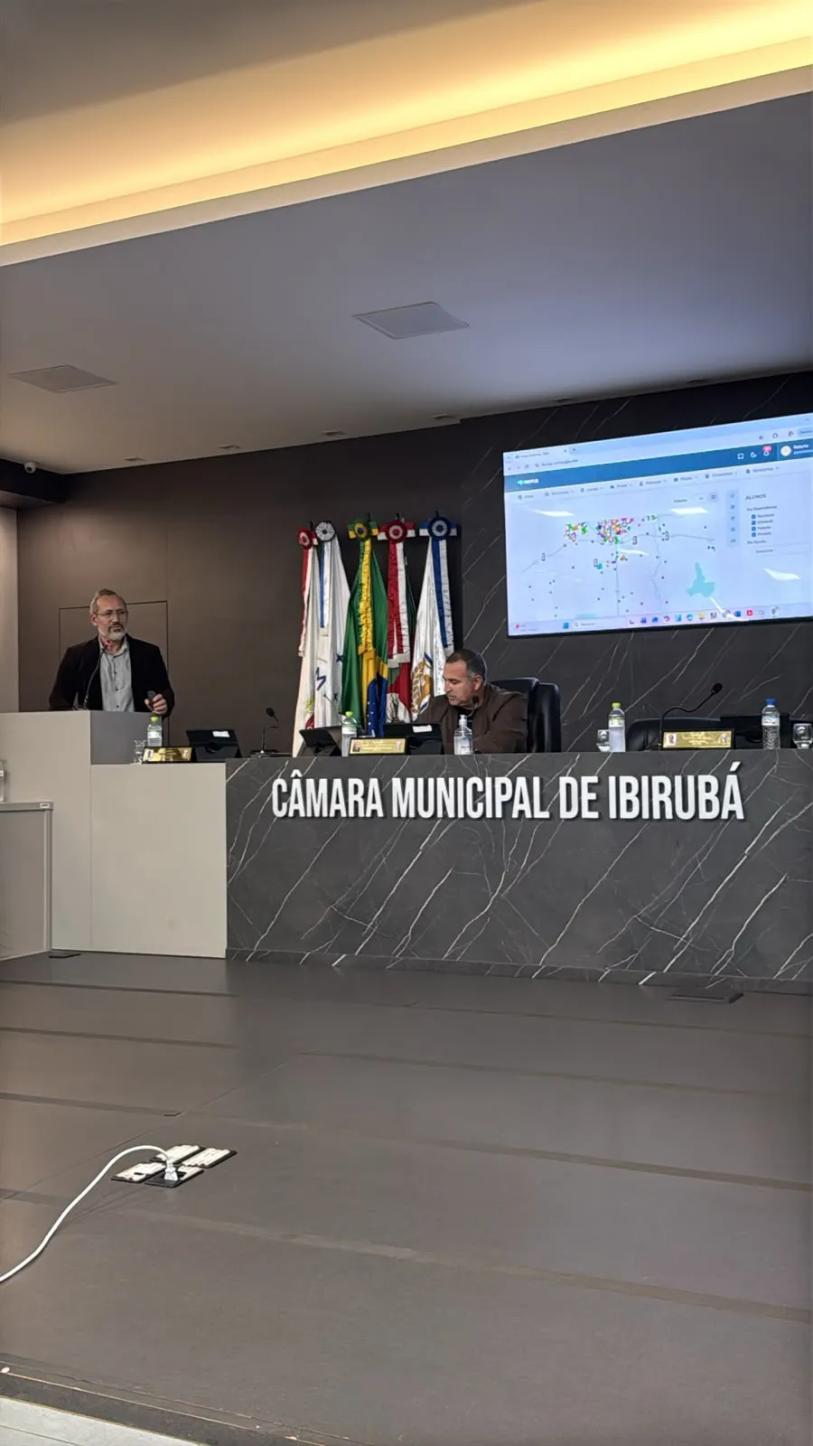 Sistema de monitoramento do transporte escolar é apresentado durante sessão da Câmara de Ibirubá